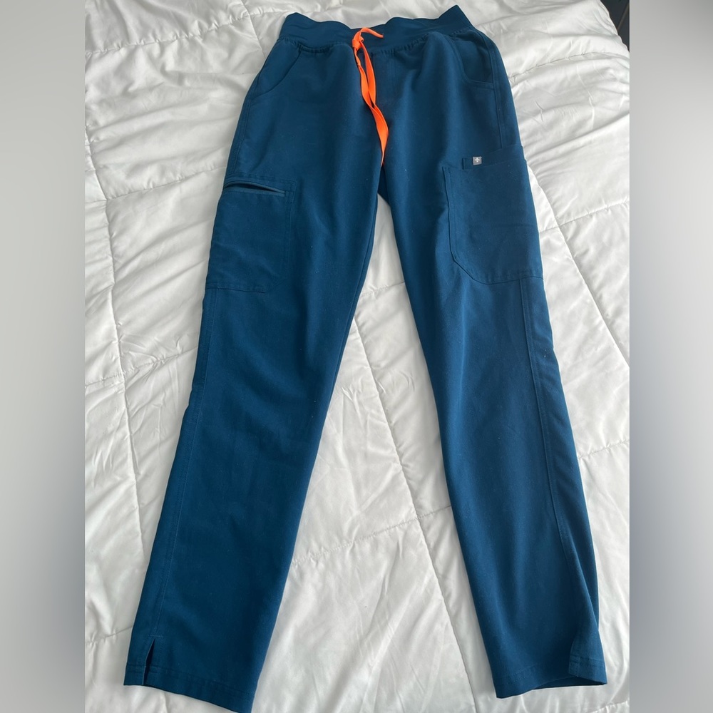 Figs- women, pant leg, deep reef scrub pants